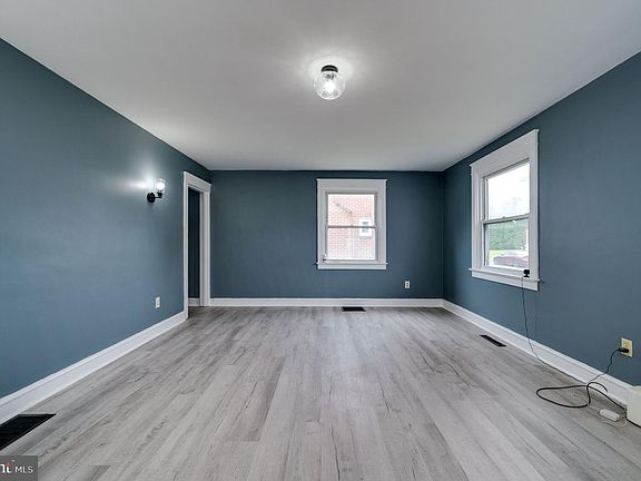 5th image of 3822 Raymond St