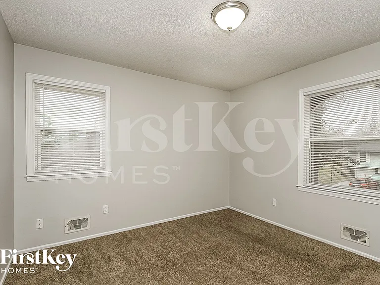 11943 Manchester Ave — Photo 8