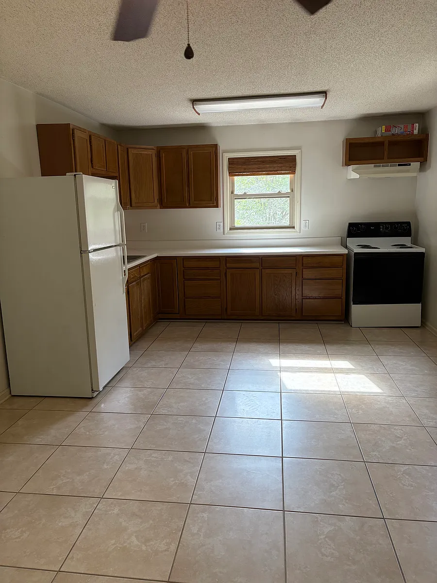 Building Photo - 227 Spruce Dr #B