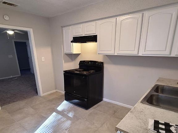 3rd image of 2745 DARROW Street