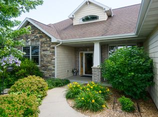 W6977 Rockdale Ln, Greenville, WI 54942