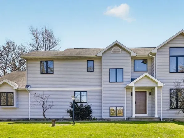 4365 Schneider Dr, Oregon, WI 53575
