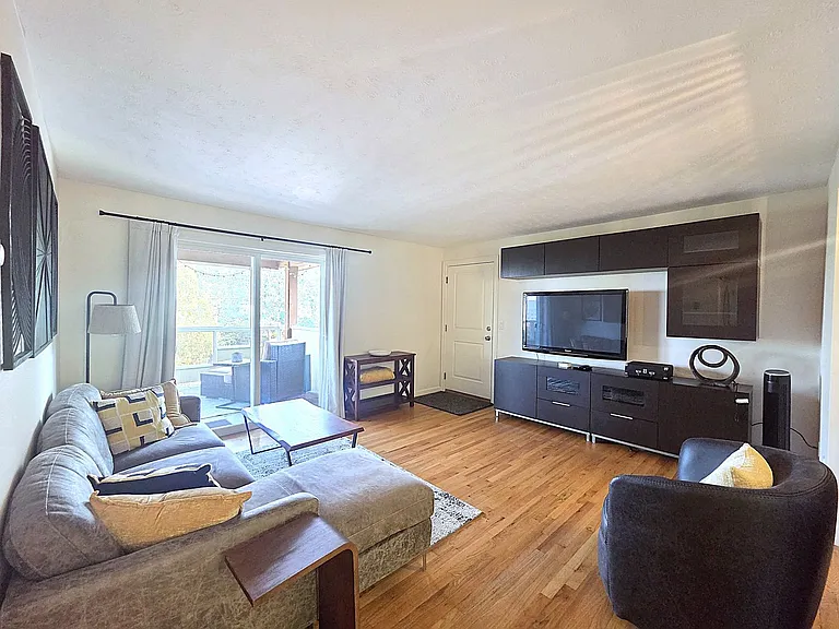 202 E Rockwood Blvd #2 — Photo 2