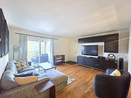 202 E Rockwood Blvd #2 Photo 1
