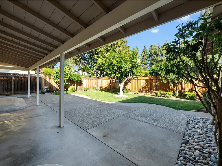 1534 Robsheal Dr — Photo 10