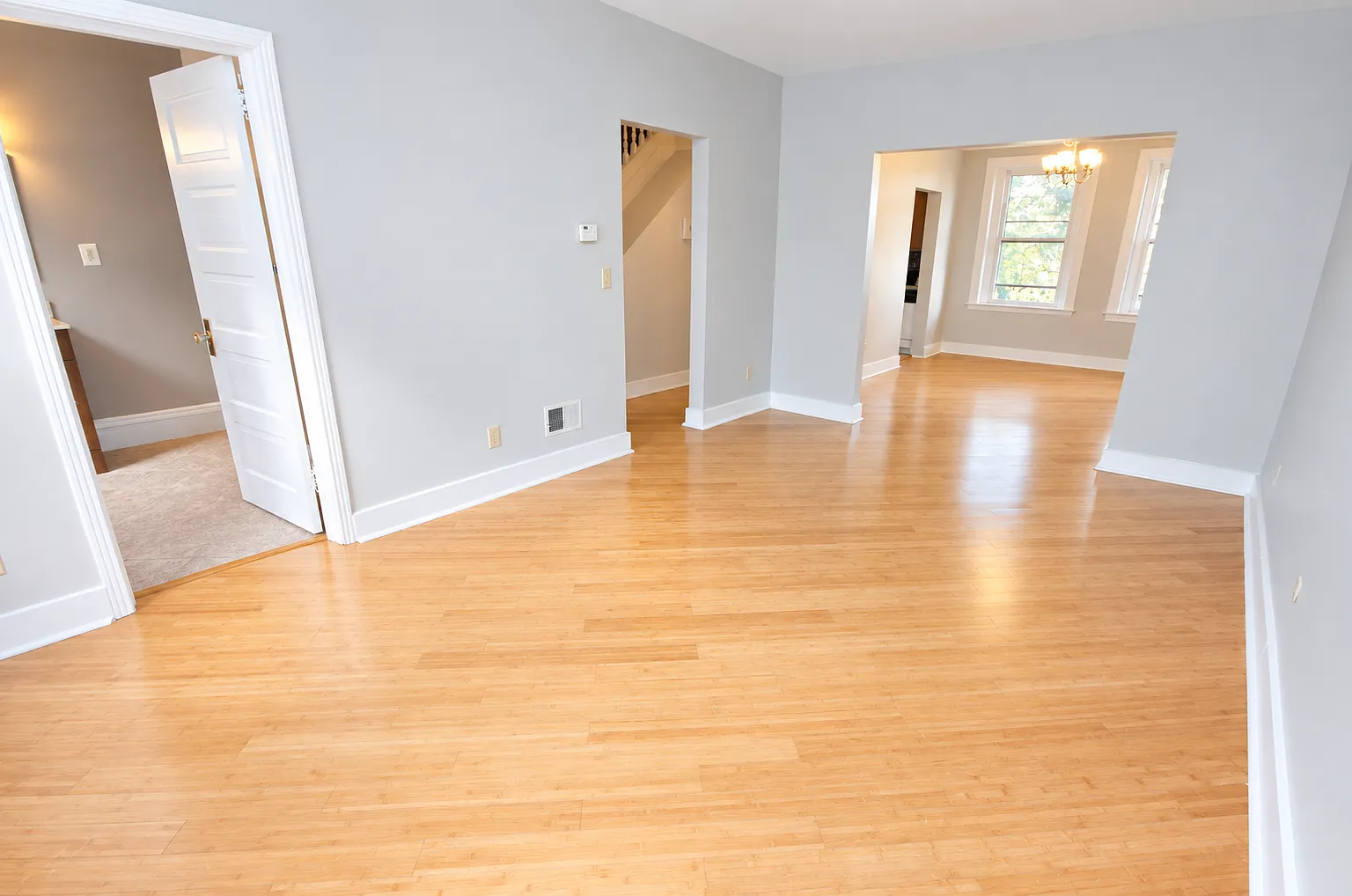 3 bed, 1.5 bath, 850 sqft, $2,839 — Photo 2