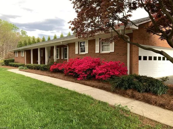 1235 Woodbrook Dr, Kernersville, NC 27284