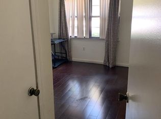 402 Green Hollow Dr, Iselin, NJ 08830
