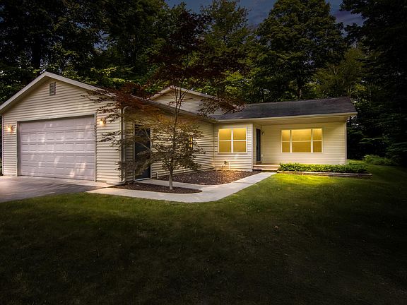 3rd image of 19921 Beechridge Dr