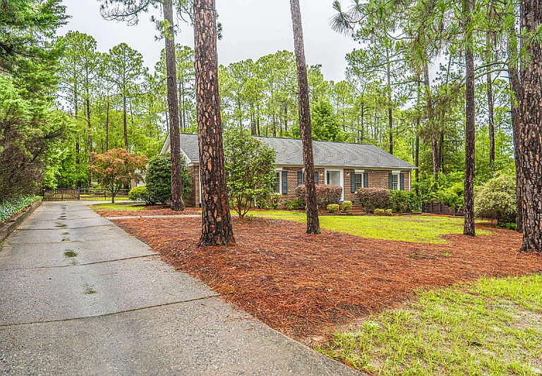 120 Fox Hunt Ln — Photo 1
