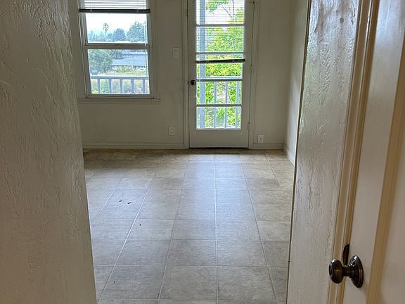 5th image of 515 3rd St APT 6