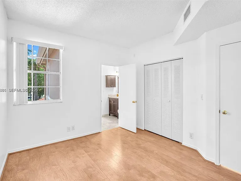 800 Sorrento Dr #2 — Photo 20