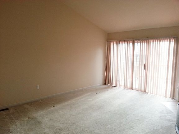 5th image of 5477 Victory Cir