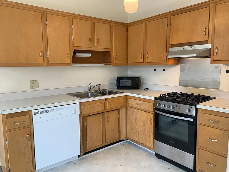 1140 Edgar Ave — Photo 4