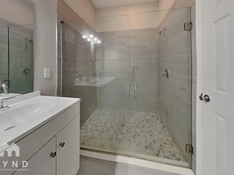 455 Brentwood Ct — Photo 11