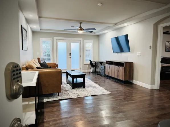 6130 China Bend Rd #1, Las Vegas, NV 89118