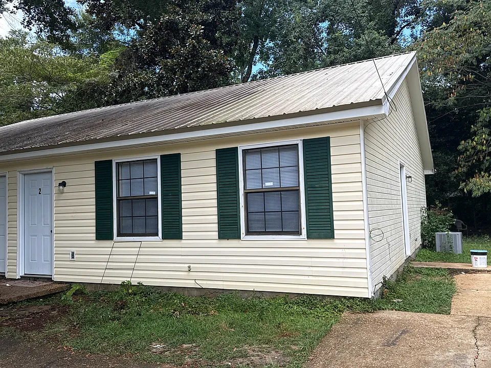 806 Mobile St #2