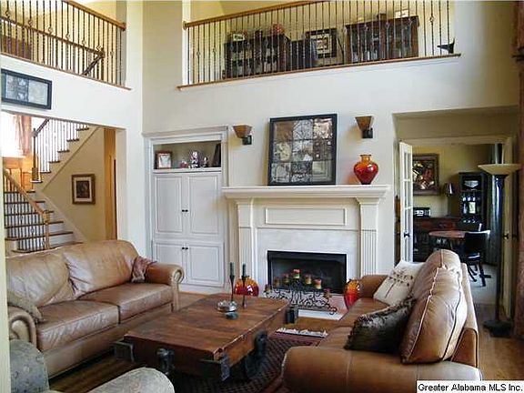 3rd image of 3023 Newbury Cir