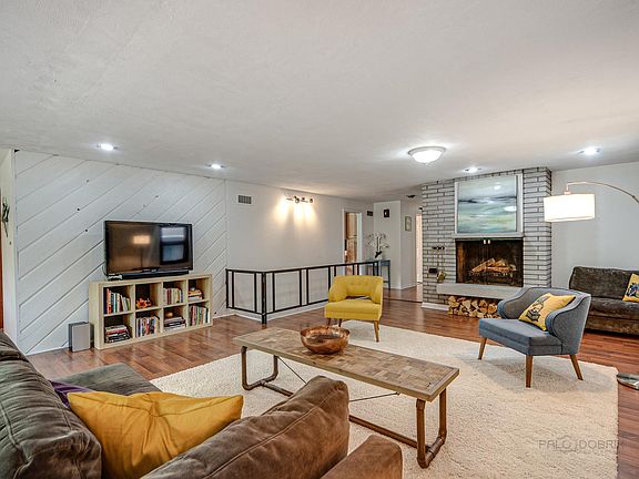 5th image of 1476 Cloverdale Ave