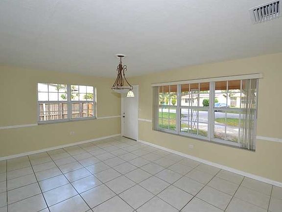 3rd image of 2612 Gulfstream Dr