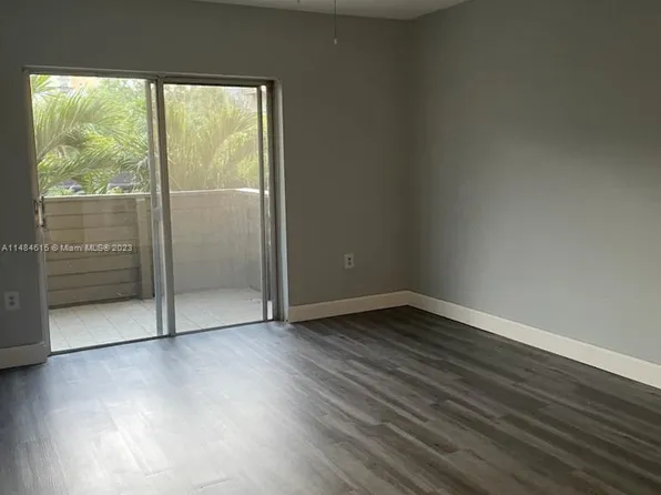 8325 SW 72nd Ave APT 215C, Miami, FL 33143