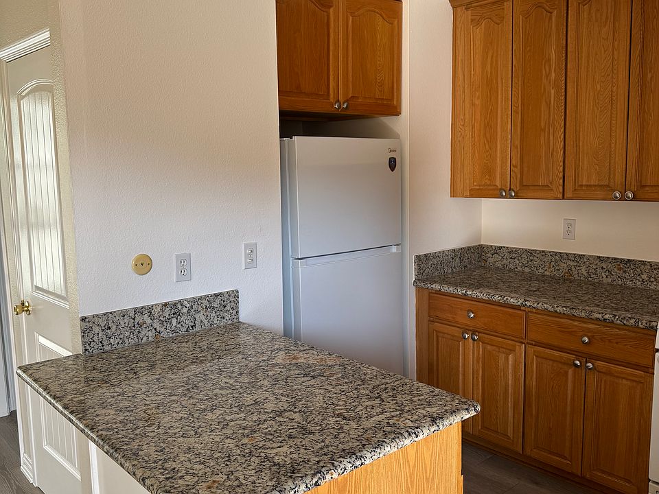 Kitchen refrigerator included