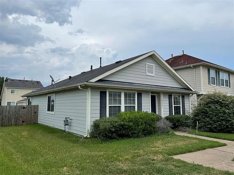 20642 Patriot Park Ln — Photo 2