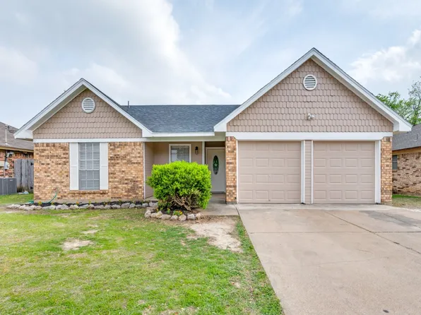 5740 Greenfield Dr, Watauga, TX 76148