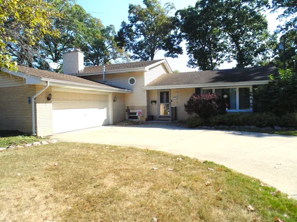 319 Crestwood Dr, Hobart, IN 46342