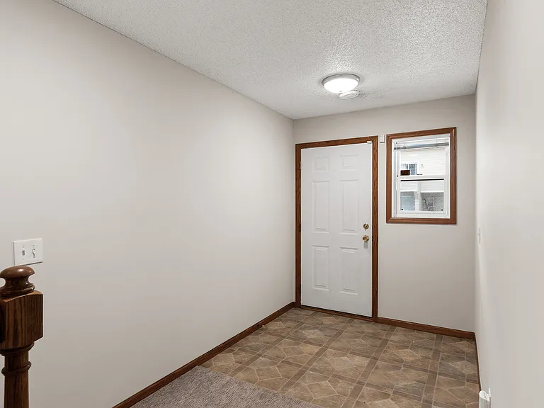 6860 Meadow Grass Ln S — Photo 5