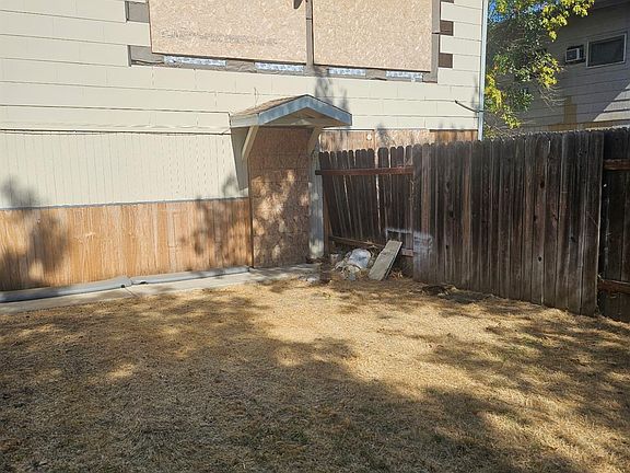 5th image of 308 Anderson Ct