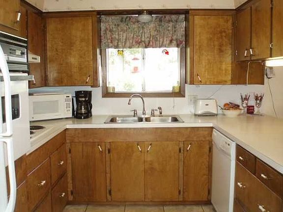 2nd image of 2409 Mary Ann Dr