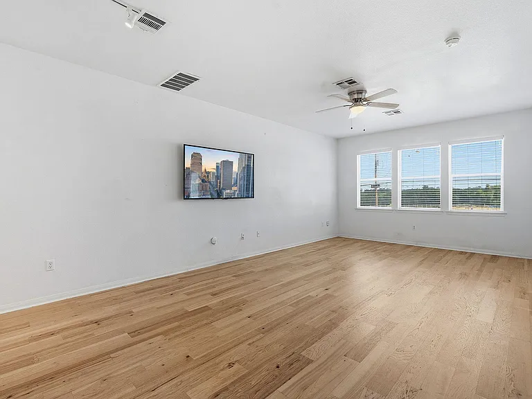 2720 Oak Springs Dr — Photo 7