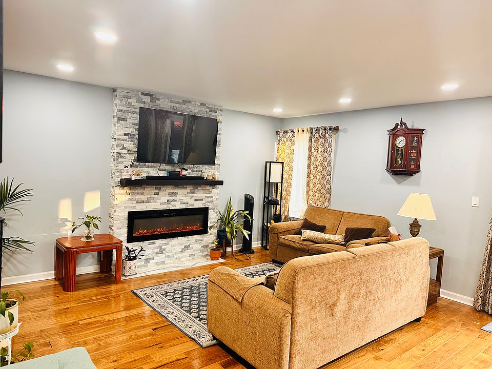1st image of 916 Merritt Dr APT D