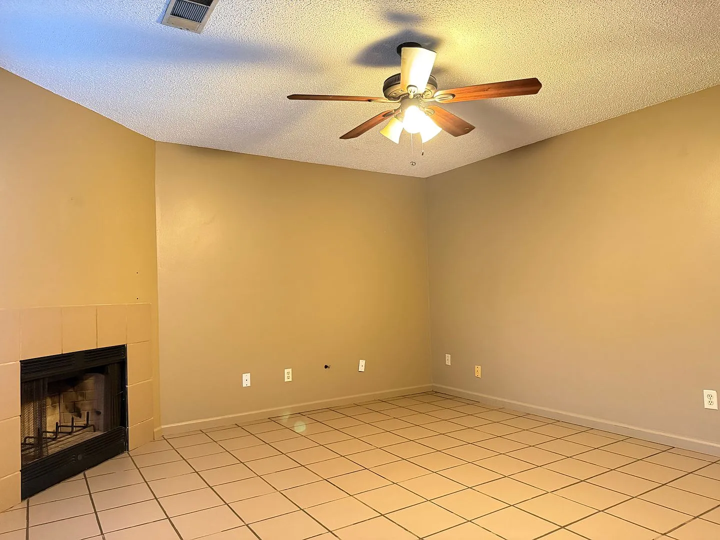 20 Edgehill Cv., Maumelle AR 72113 - 3br 2.5ba condo unit with over 1500sq ft — Photo 3