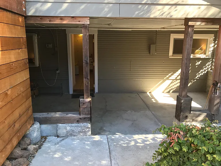 2112 Curtis St — Photo 2