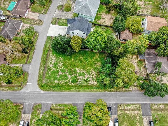4th image of 2213 Rimrock Dr