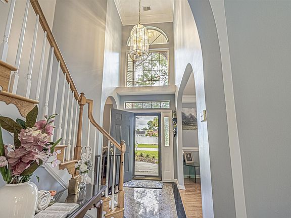 4th image of 223 Lake Dr