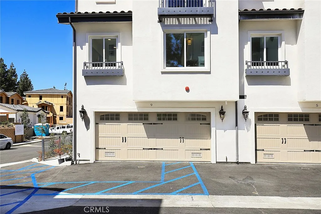3 bed, 1730 sqft, $3,750 — Photo 3