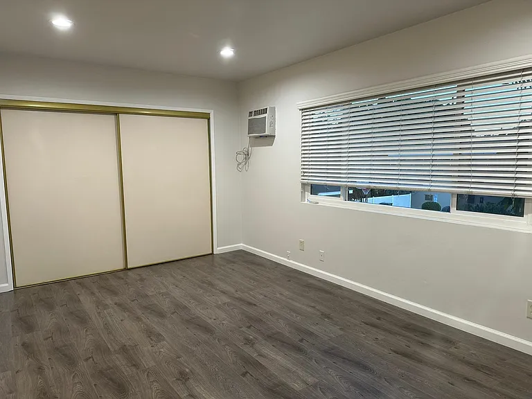 61 S Vinedo Ave #6 — Photo 3
