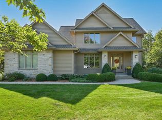 13615 W Deer Park Dr, New Berlin, WI 53151