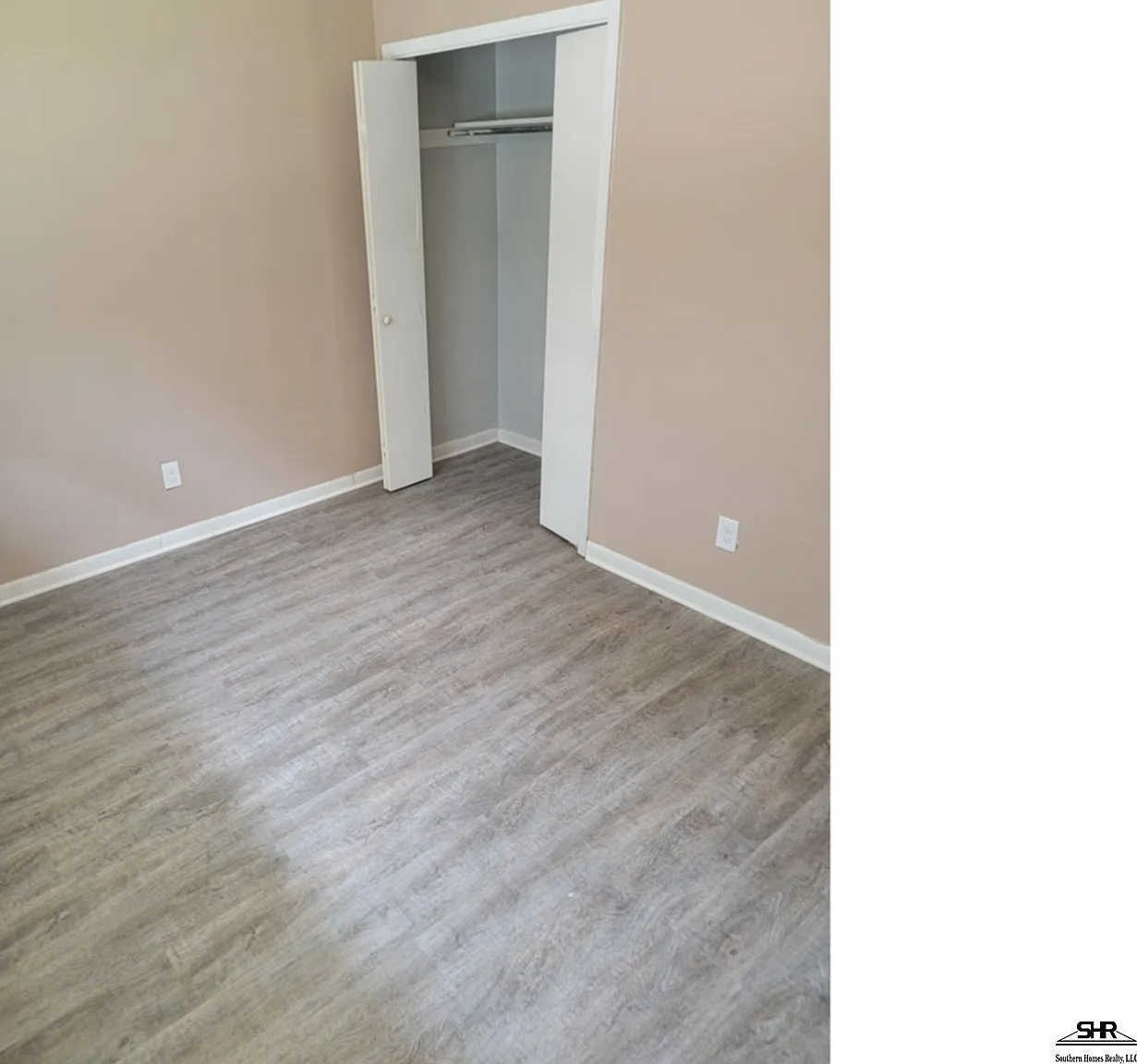 671 E Olive Rd — Photo 2
