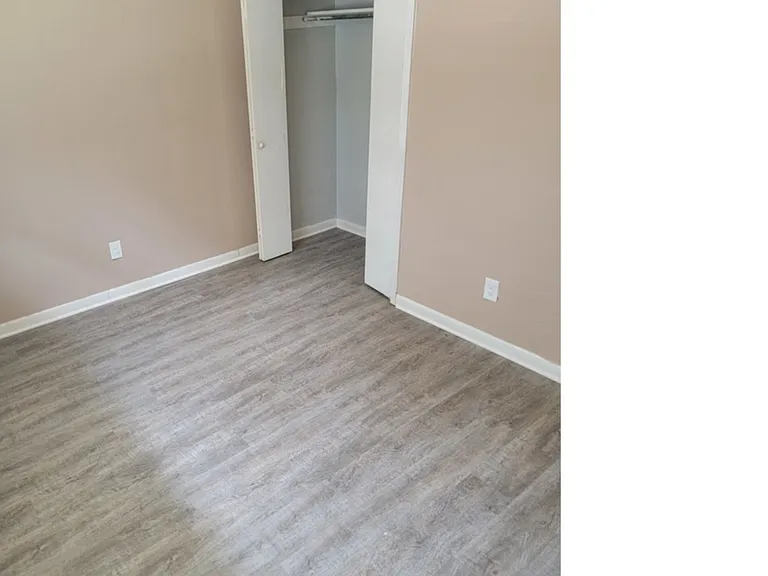 671 E Olive Rd #5 — Photo 2