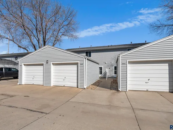 1010 S Bridgeport Pl, Sioux Falls, SD 57106