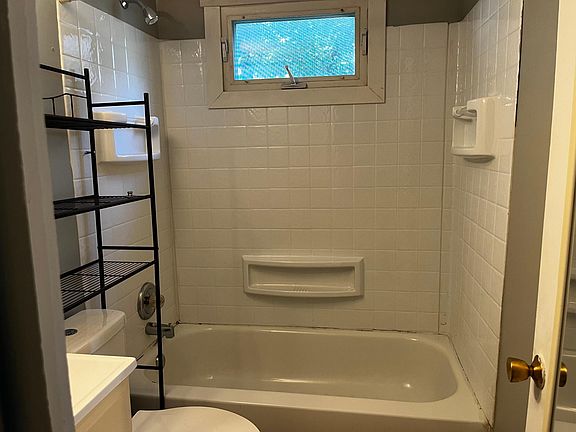 3rd image of 2945 14th Ave #1