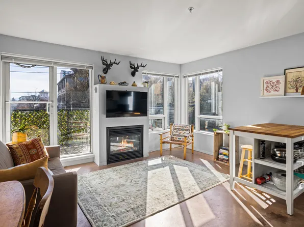 932 Johnson St #202, Victoria, BC V8V 3N4
