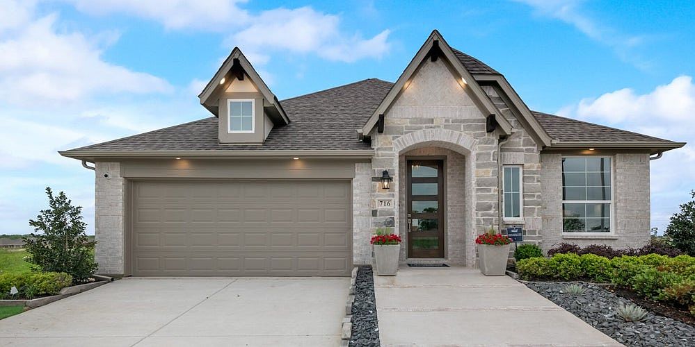 Elevon North Final Opportunities! by Pacesetter Homes Texas in Lavon