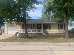 1325 Pepperridge Dr, Hastings, NE 68901