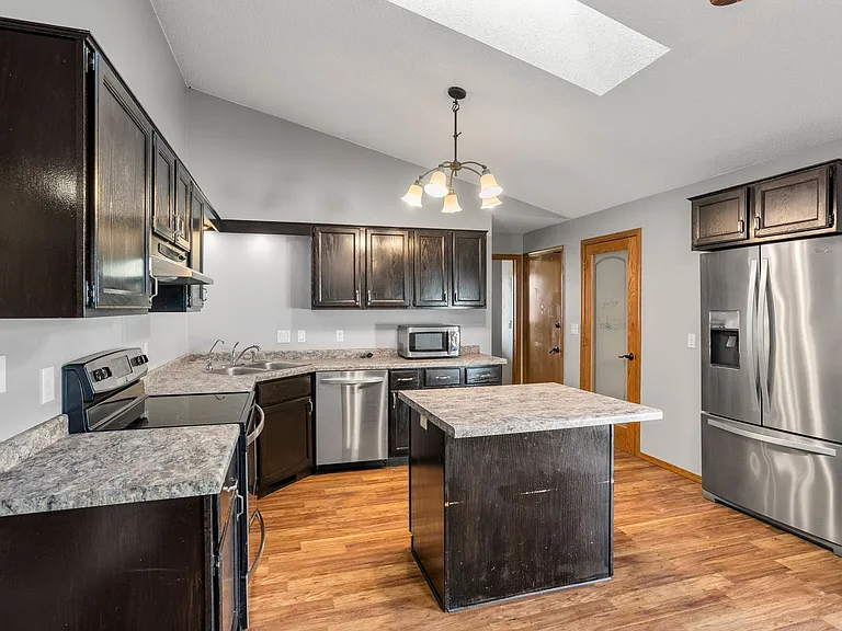 1324 Bluebird Ct — Photo 6