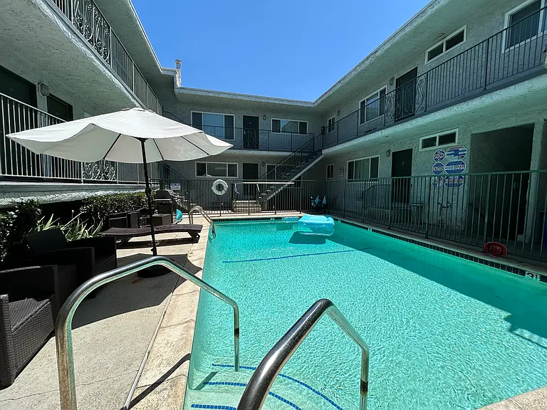 3762 Canfield Ave — Photo 15